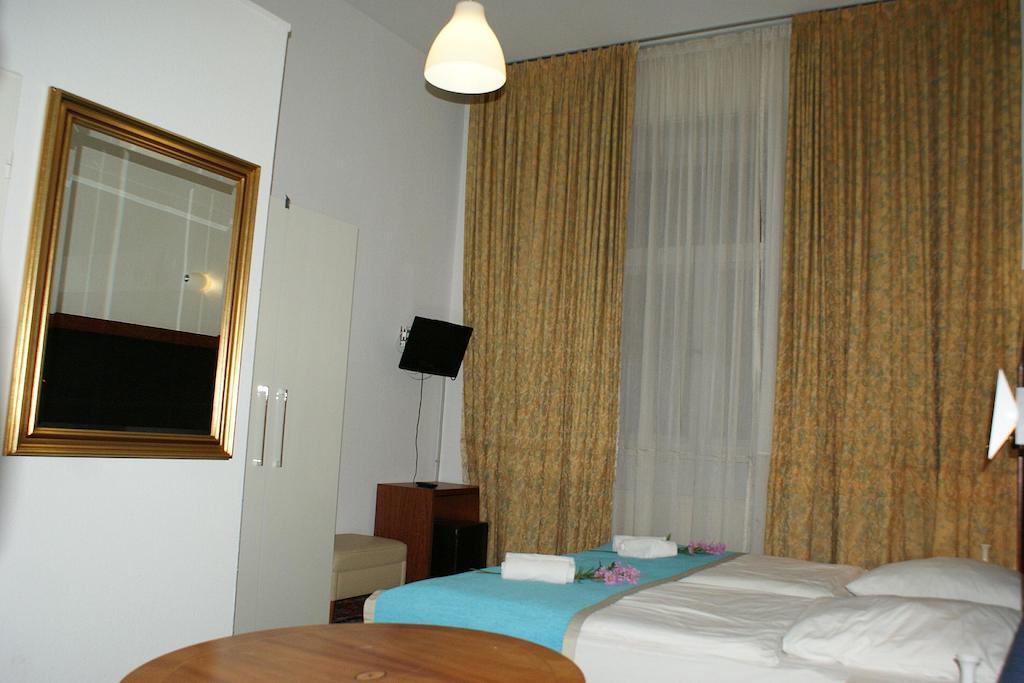 Hotel Garni Aaberna Berlin Rum bild